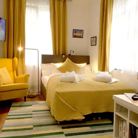 Guest house Lilis Kleines 3*